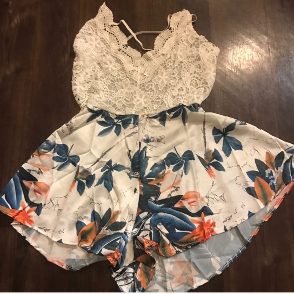 RESTOCKED! NEW Lace and Floral Summer Romper - Picture 2 of 4